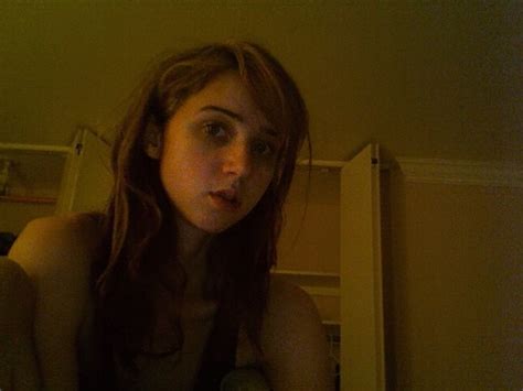 naked zoe kazan in icloud leak scandal