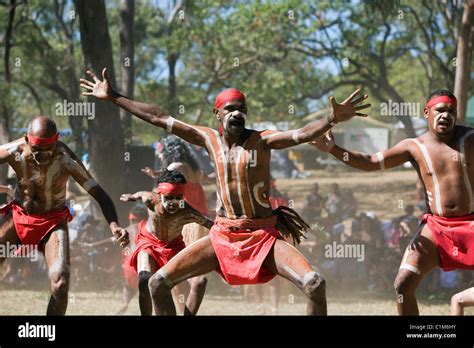Einheimische Tänzer Peforming Beim Laura Aboriginal Dance Festival
