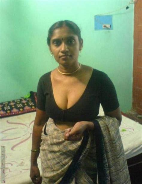 Indian Bhabhi Low Cut Blouse Horny Xxx Pics In Saree
