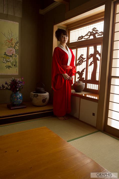 marina shiraishi red kimono boobs naked asian graphis 01