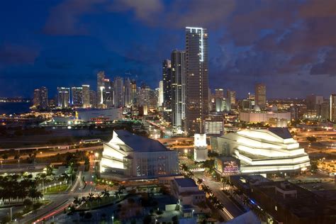 mega projects poised   change miamis skyline  downtown commercial markets
