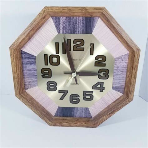 vintage spartus quartz woodgrain clock wall hanging battery operated model  ebay