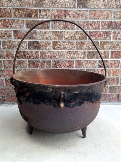 antique cast iron kettle pot   antique decor ideas