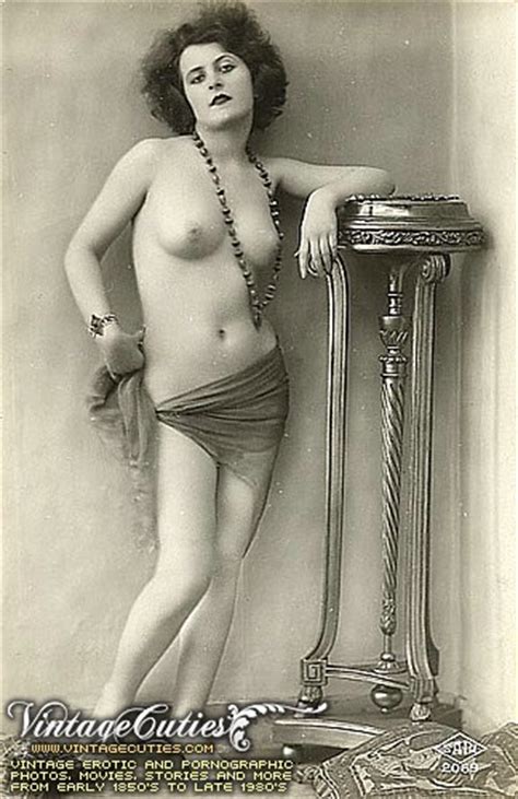 Vintage Photos Of All Nude Ladies In 1930s Posing So