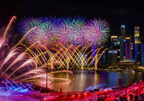 marina bay singapore countdown  returns  year  fireworks