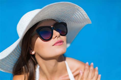 5 Benefits To Wearing Sunglasses Sunglasses Hats Fashion Eye Care