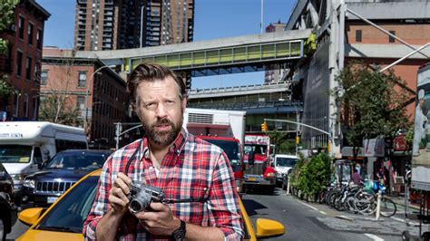 jason sudeikis courts with comic flair in ‘sleeping with other people