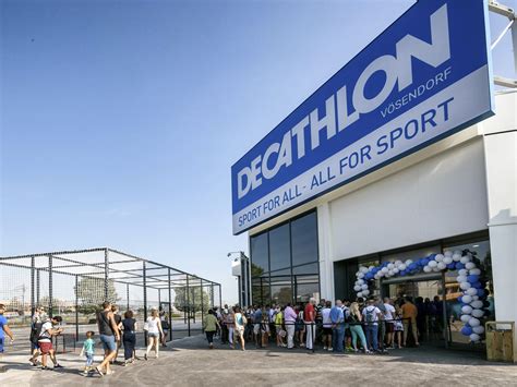 sport discounter decathlon eroeffnet ende  filiale  wien vienna