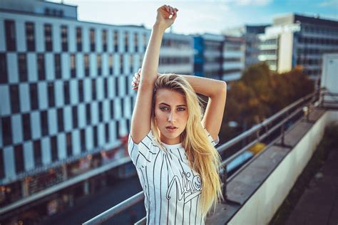 Hintergrundbilder Frauen Im Freien Frau Modell Blond Blick Auf