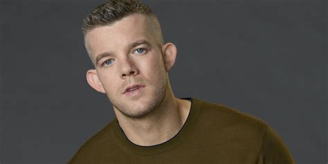 russell tovey to play the ray in arrowverse crossover cbr
