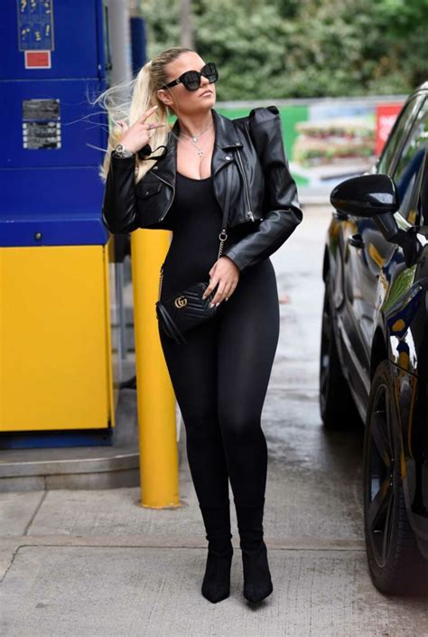 apollonia llewellyn in a black outfit was seen at a gas station in