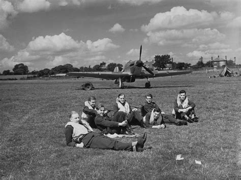battle  britain photographs reveal  faces   royal air forces