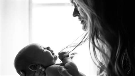 5 Things New Moms Can Expect Right After Giving Birth Momcenter