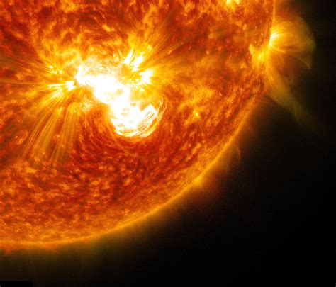 Huge Solar Flare Erupts From Biggest Sunspot In 24 Years Photos Space