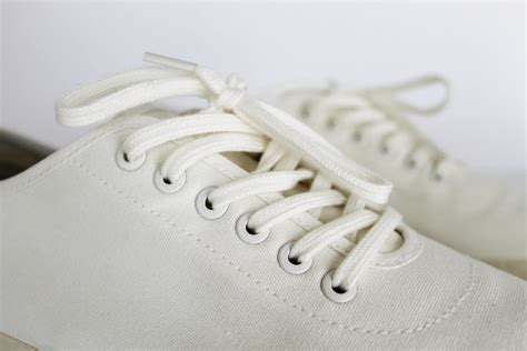 learn   clean white shoelaces    shoes