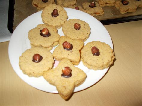 haselnuss plaetzchen mit aprikosenmarmelade rezept