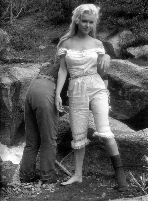 Marilyn Monroe River Old Fashioned Underwear Long Blonde