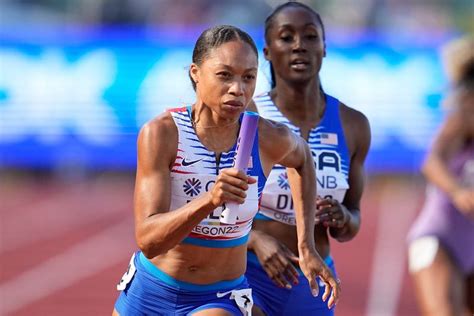 u s led by allyson felix qualifies for women s 4x400 relay final at