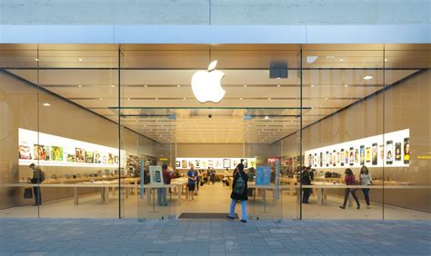 apple raked  rm billion  profits sold  million iphones    lowyatnet