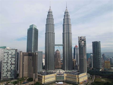 petronas twin towers time  witness  architectural beauties   world