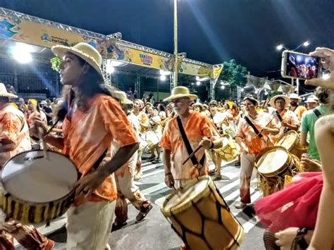 carnaval  fortaleza folia  alegria contaminam multidoes na terra  sol jornal