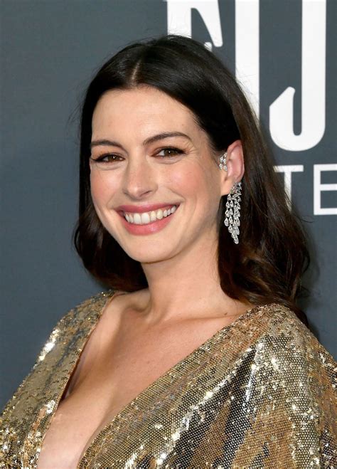 Busty Milf Anne Hathaway Displays Her Perfect Cleavage