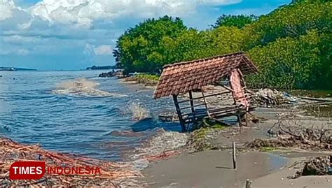 Puluhan Rumah Di Pesisir Pantai Bengkak Wongsorejo Banyuwangi Terendam