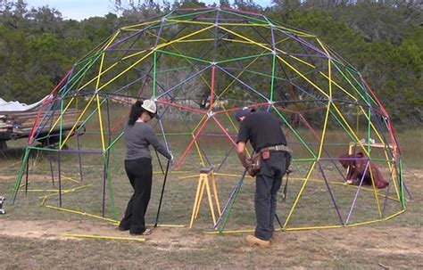 build  geodesic dome  square feet   diy projects