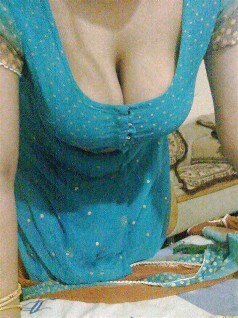 desi aunty cleavage and nude 21 pics xhamster