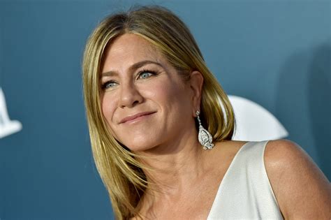 Jennifer Aniston Still Wears The Clothes She Stole From Friends Set