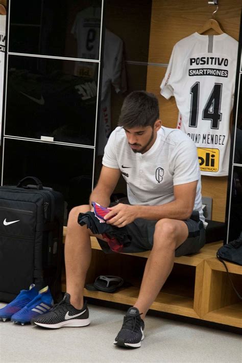 Bruno Méndez Pela Primeira Vez No Vestiário Da Arena Corinthians