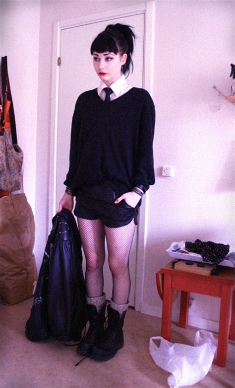 how to dress goth 12 cute gothic styles outfits ideas