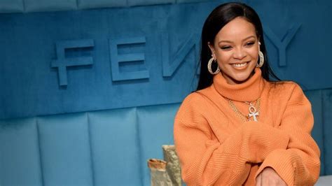 Billionaire Rihanna Named World’s Richest Female Entertainer