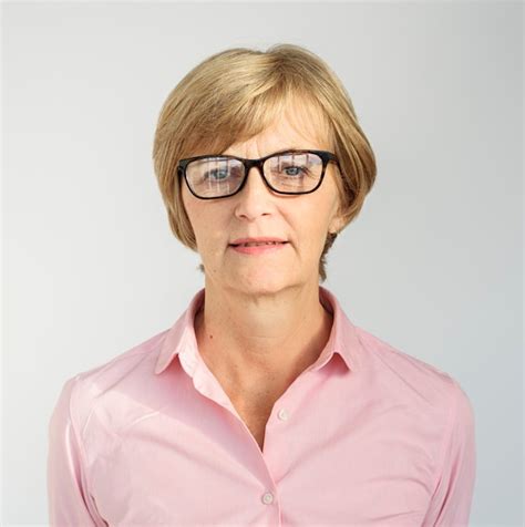 Premium Photo Portrait Of A Mature Woman With Glasses