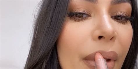 this is how kim kardashian makes her lips look bigger using makeup