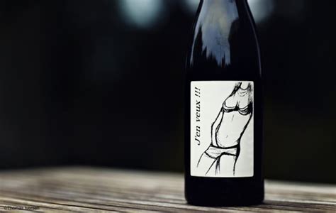 una pornostar in etichetta è marketing nudi femminili ed altri eccessi su una bottiglia di vino