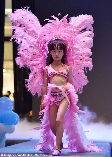 chinese mall holds fake victoria s secret show with girls