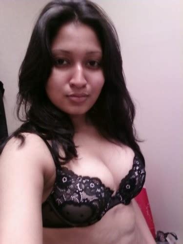 beautiful desi college girlfriend sexy selfies leaked