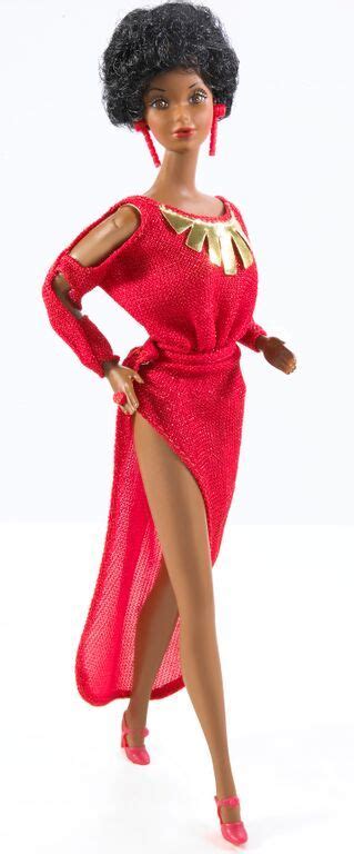 la barbie negra diseñada en 1980 sociedad el mundo
