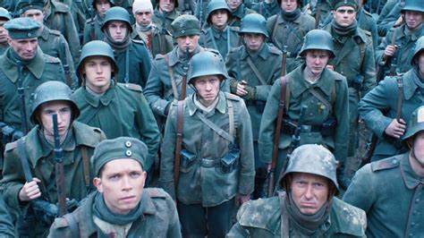 im westen nichts neues trailer zur netflix neuauflage des legendaeren weltkriegsfilms