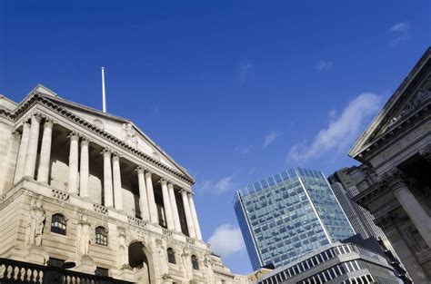 central bank   interest rates impact  moneyfarm