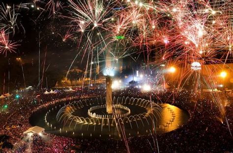 new year s eve fireworks around the world 36 photos