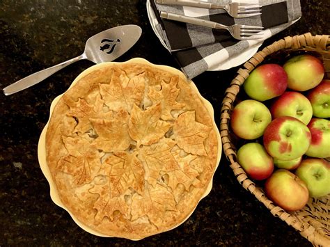 Traditional New England Apple Pie Recipe With Pie Crust Leaves Linda