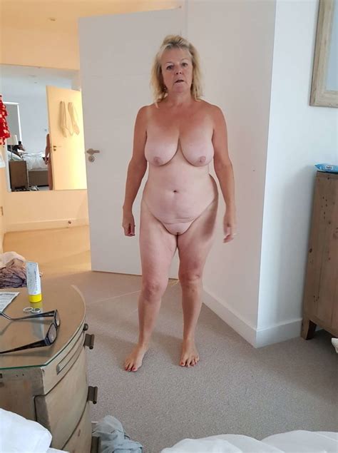 Real Cheap Strutting Grannies And Matures Porn Pictures Xxx Photos