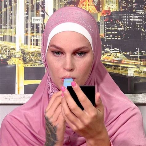 Pink Hijab Lady Is Doing Some Sexy Selfie