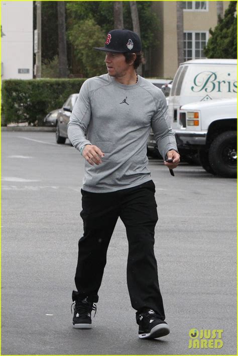 photo mark wahlberg bulges out of shirt with gma 07 photo 3509943