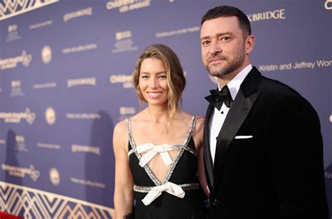 Justin Timberlake Interrupts Jessica Biels Workout With Dance Moves