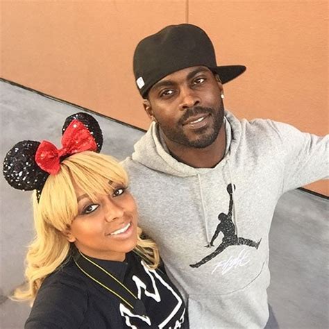 25 Cute Photos Of Michael Vick And His Wife Essence