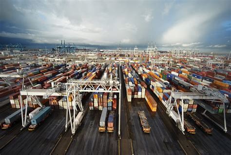 el puerto de rotterdam inicia las pruebas  autorizar la entrega de contenedores  una
