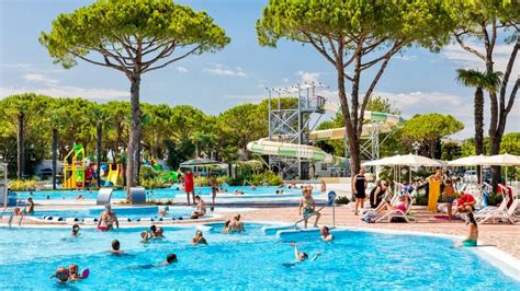 kleinschalig vakantiepark italie met zwembad